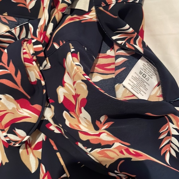 Joie Pleated Shorts - Picture 5 of 6